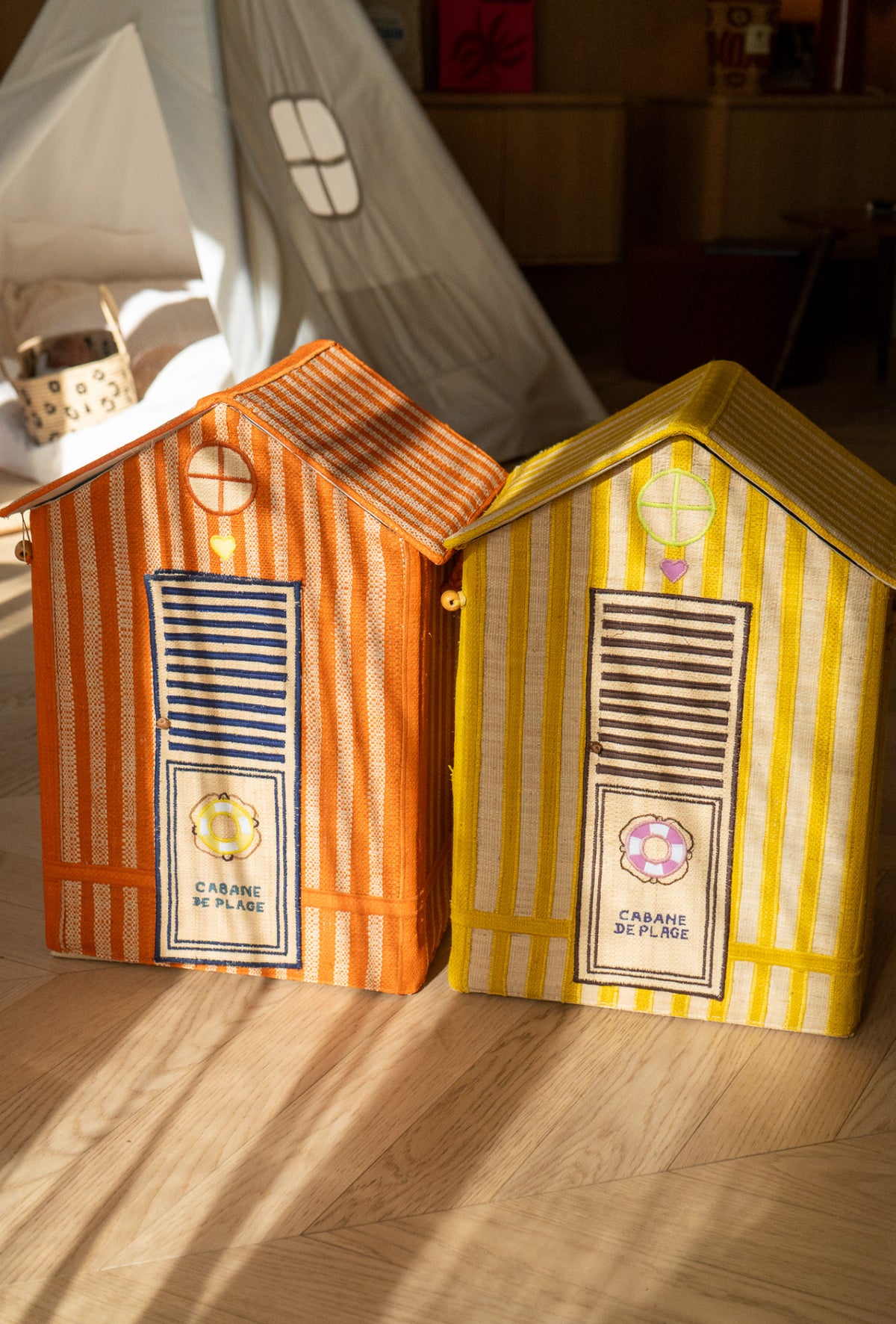 Maison Deauville Orange - coffre enfant fait main à Madagascar