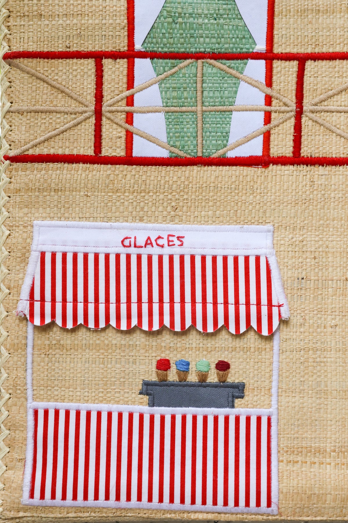 Hôtel du Cap - rangement chambre enfant en raphia artisanal