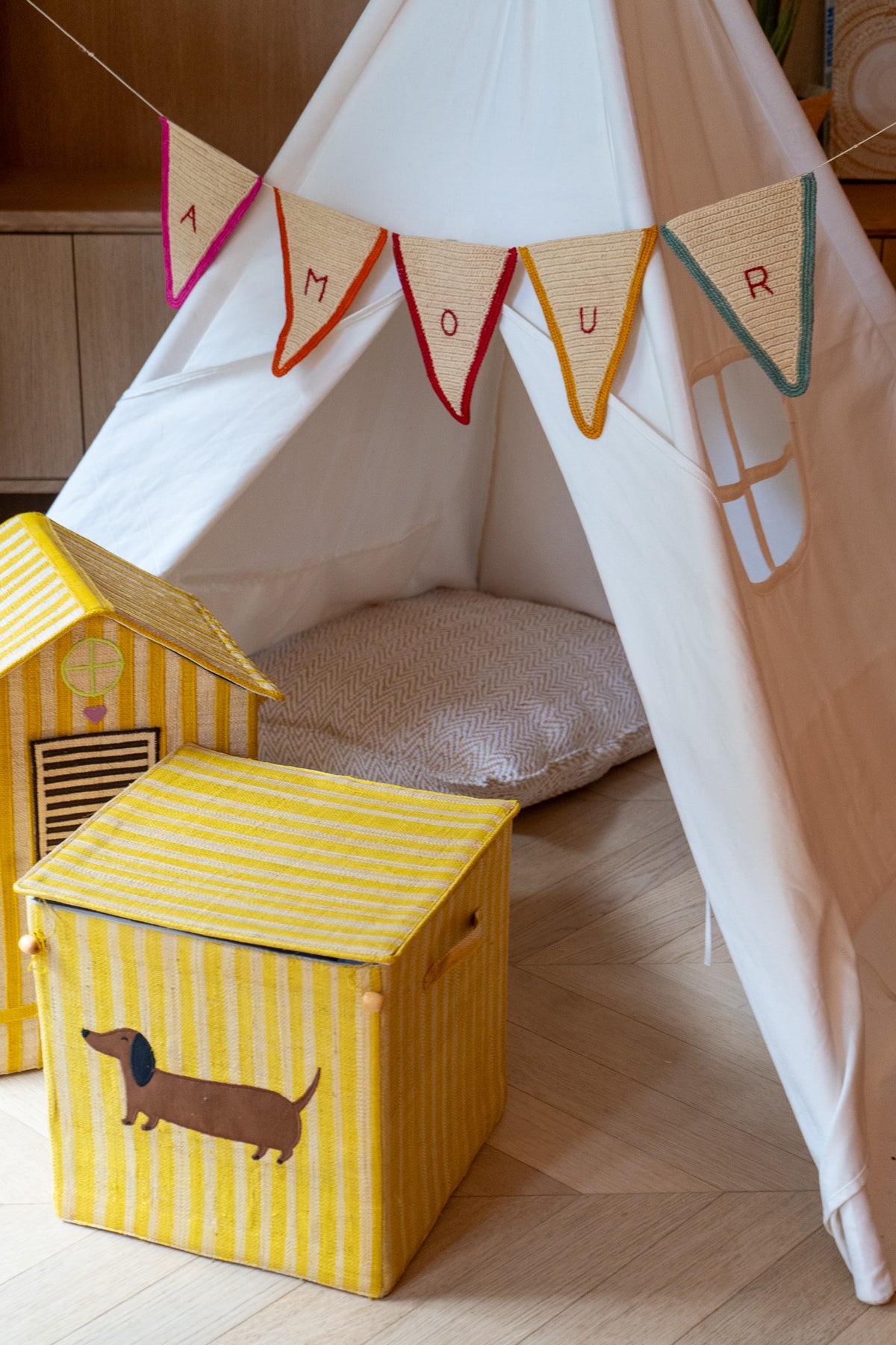 Coffre Teckel - rangement chambre bébé raphia artisanal