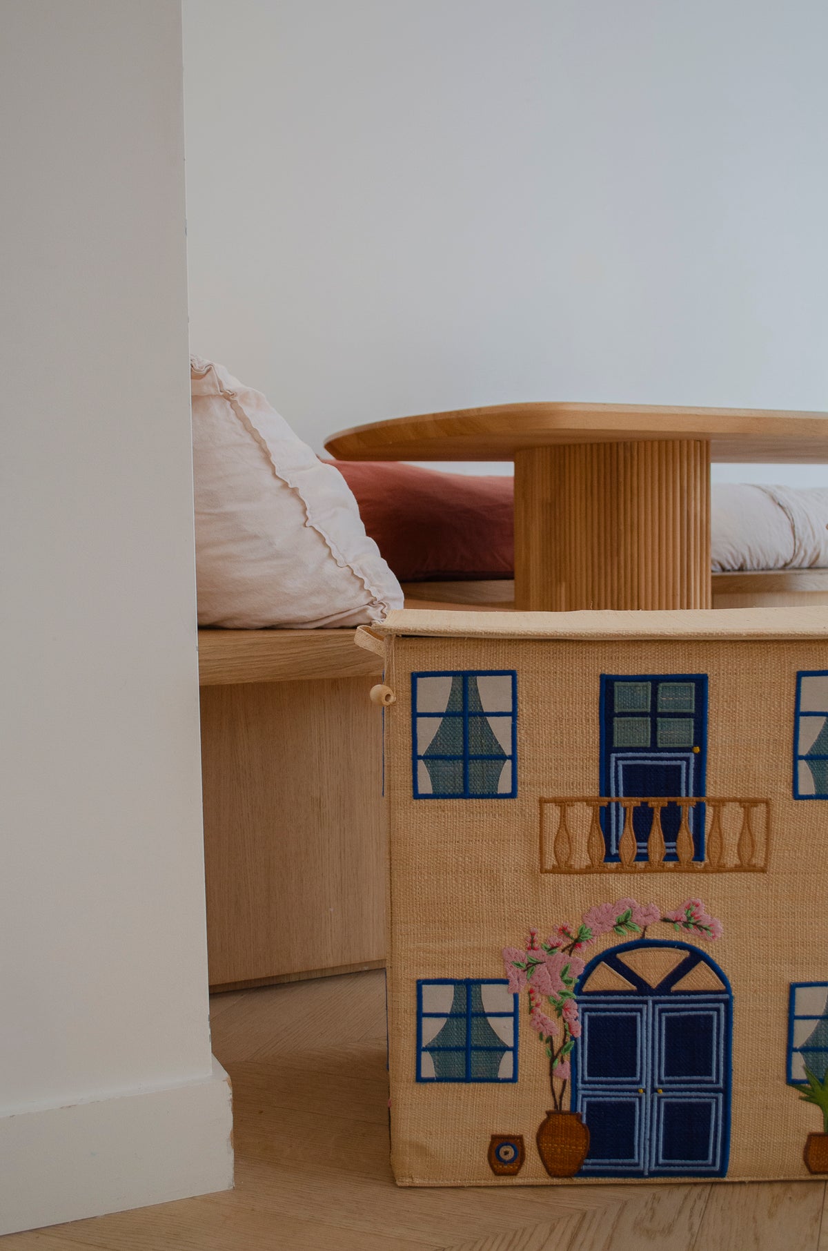Maison Mykonos - intérieur coffre raphia Poumpoum Kids