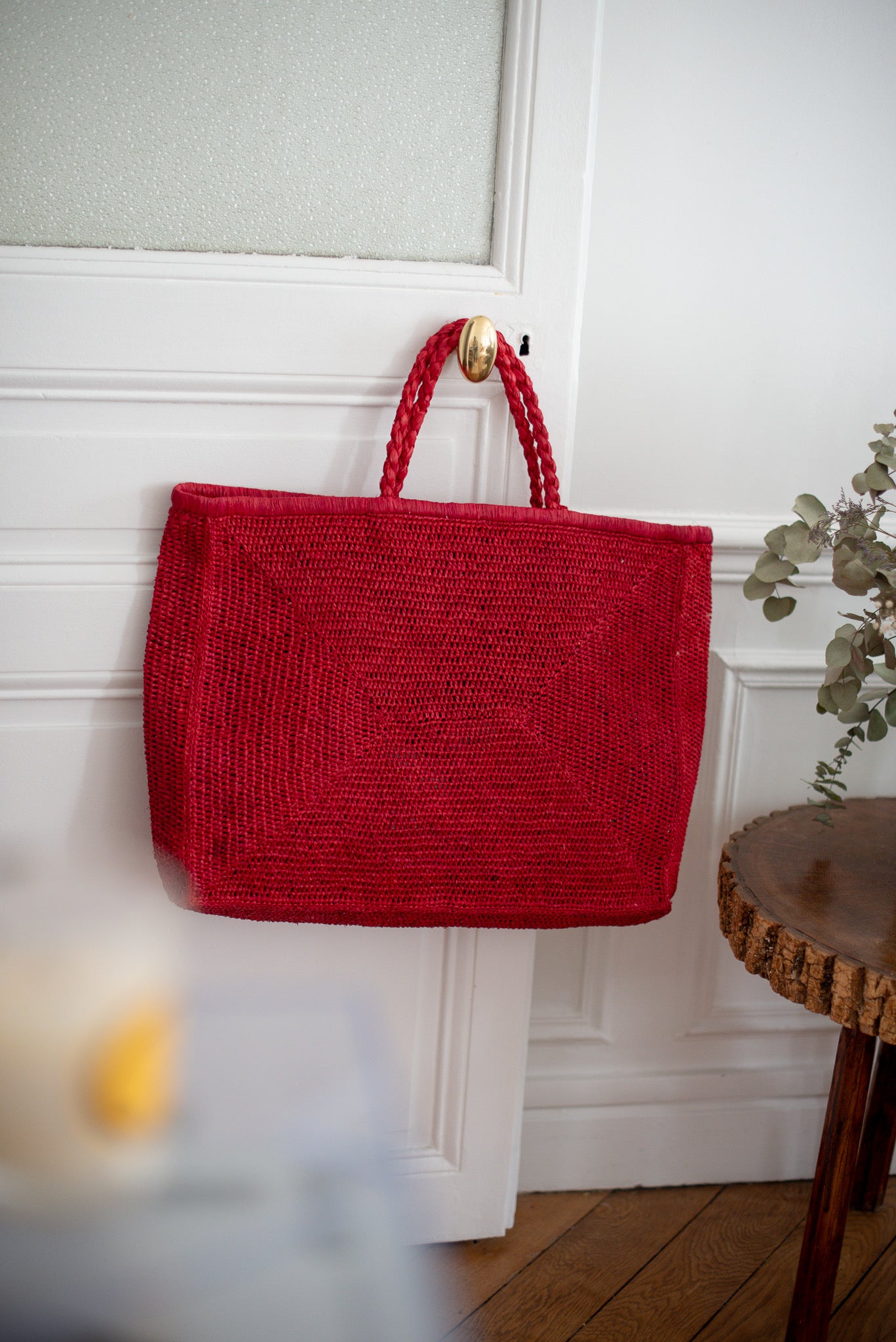 Grand Panier Mila Rouge - sac en raphia rouge tressé à Madagascar