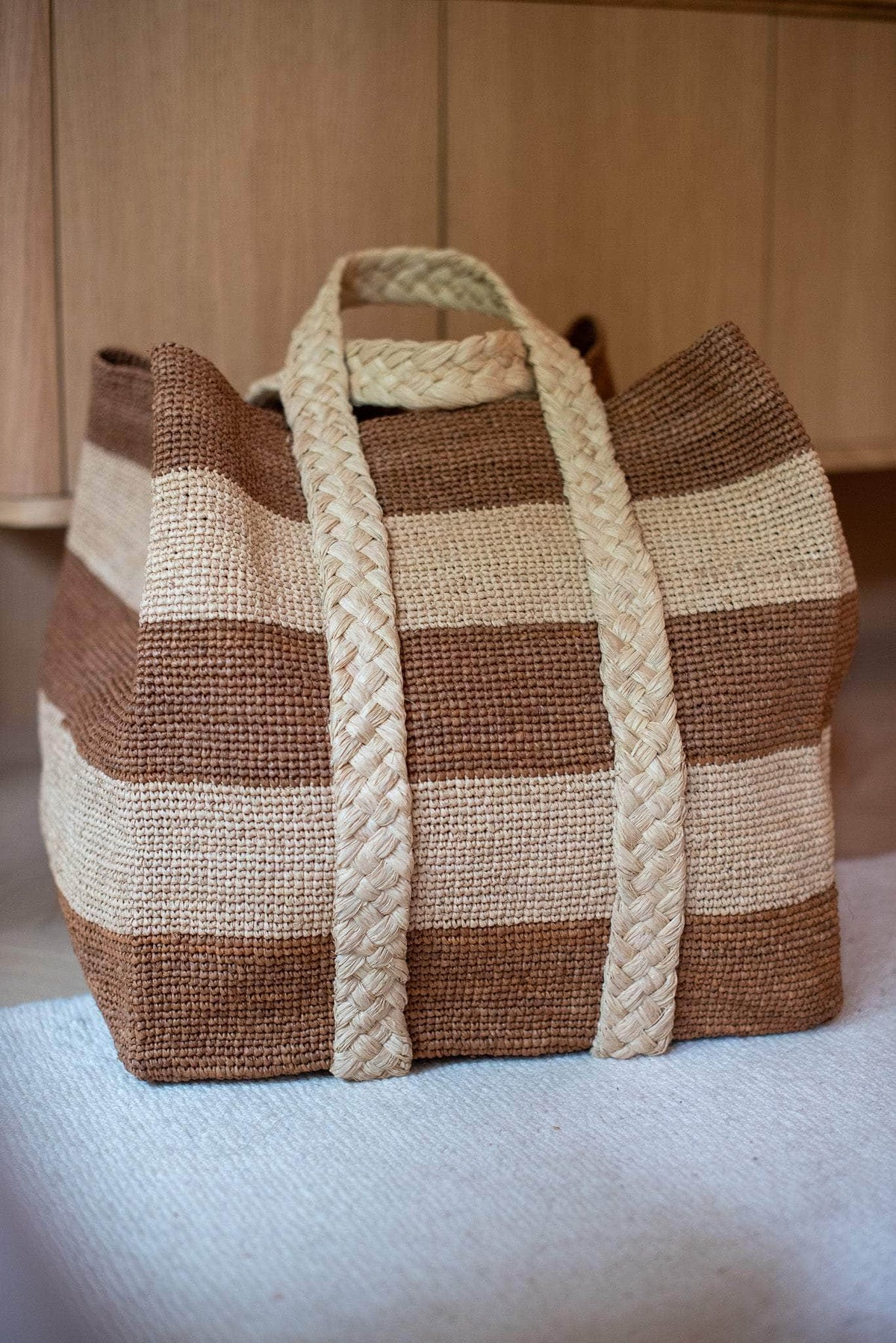 Panier Joia Maxi - sac de plage chic raphia rayé marron